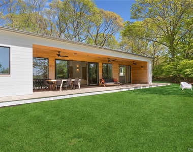 6710 Soundview Avenue - Photo Thumbnail 30