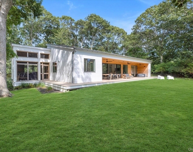 6710 Soundview Avenue - Photo Thumbnail 29