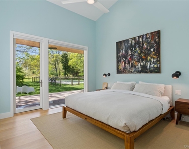 6710 Soundview Avenue - Photo Thumbnail 19