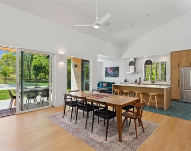 6710 Soundview Avenue - Photo Thumbnail 8