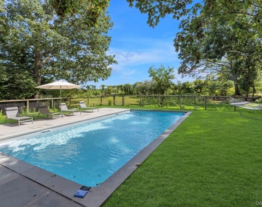 6710 Soundview Avenue - Photo Thumbnail 26