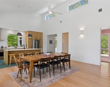 6710 Soundview Avenue - Photo Thumbnail 14