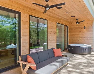 6710 Soundview Avenue - Photo Thumbnail 33