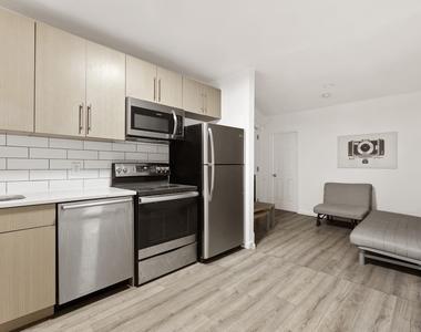 207 W 136th Street - Photo Thumbnail 2