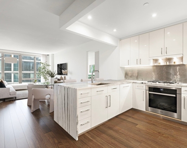50 Riverside Boulevard - Photo Thumbnail 0