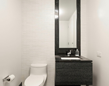 50 Riverside Boulevard - Photo Thumbnail 11
