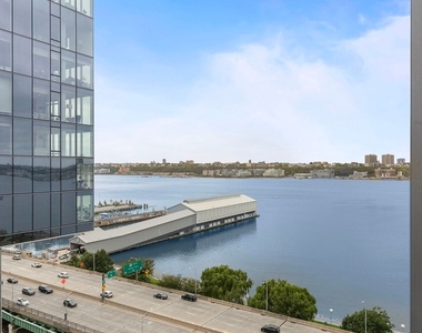 50 Riverside Boulevard - Photo Thumbnail 3