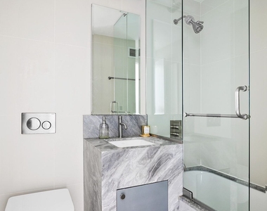 712 Washington Street - Photo Thumbnail 4