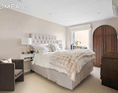 712 Washington Street - Photo Thumbnail 5