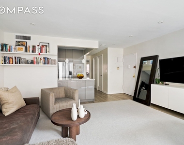 712 Washington Street - Photo Thumbnail 3