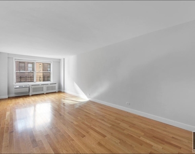 West 89th Street - Photo Thumbnail 2