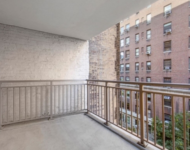 West 89th Street - Photo Thumbnail 4