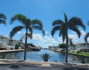 5215 Coquina Key Drive Se - Photo Thumbnail 32