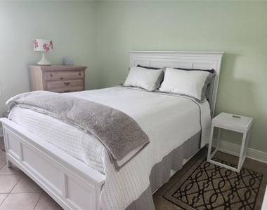 5215 Coquina Key Drive Se - Photo Thumbnail 13