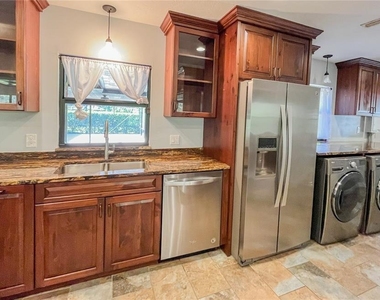 3502 Sunbeam Drive - Photo Thumbnail 5