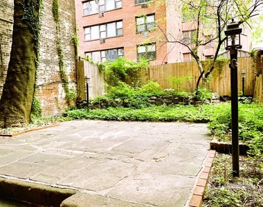E 16th St - Photo Thumbnail 1