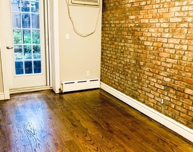 E 16th St - Photo Thumbnail 7