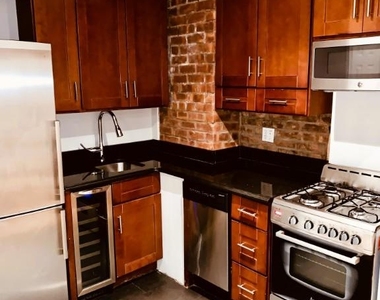 E 16th St - Photo Thumbnail 2