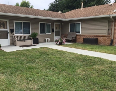 711 Nuckolls St - Photo Thumbnail 3