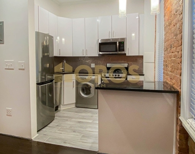 46 Grand Street - Photo Thumbnail 3