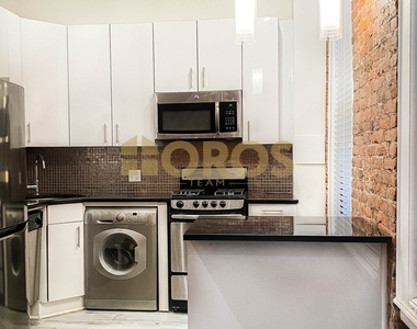 46 Grand Street - Photo Thumbnail 2