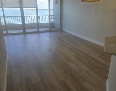 5153 Isla Key Boulevard S - Photo Thumbnail 6