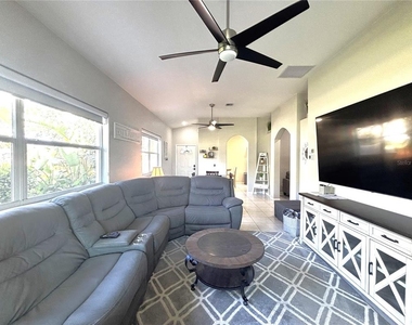 1759 Fountain View Circle - Photo Thumbnail 6