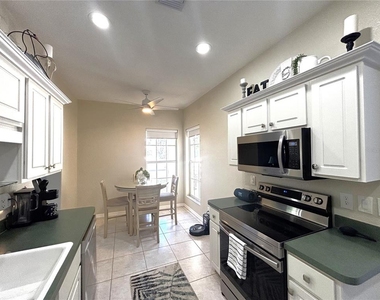 1759 Fountain View Circle - Photo Thumbnail 4