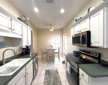 1759 Fountain View Circle - Photo Thumbnail 2