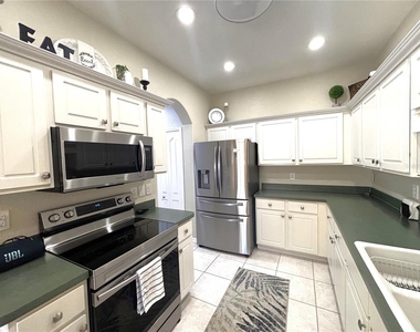 1759 Fountain View Circle - Photo Thumbnail 3