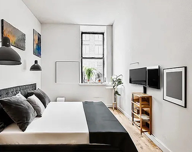 185 East Houston Street - Photo Thumbnail 4