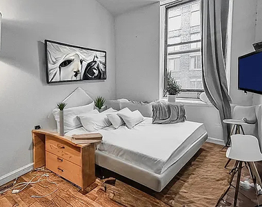 185 East Houston Street - Photo Thumbnail 2
