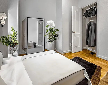 185 East Houston Street - Photo Thumbnail 3