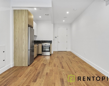 59 Montrose Avenue - Photo Thumbnail 5