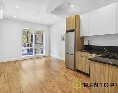 59 Montrose Avenue - Photo Thumbnail 4