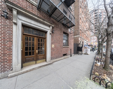 West 11th Street - Photo Thumbnail 5