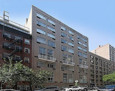 220 East 24th Street - Photo Thumbnail 3