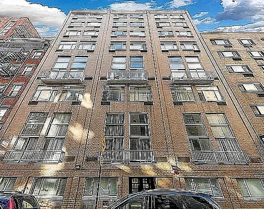220 East 24th Street - Photo Thumbnail 4