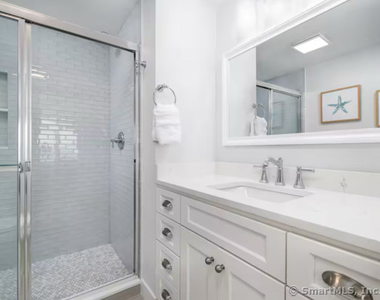 1019 Fairfield Beach Road - Photo Thumbnail 10