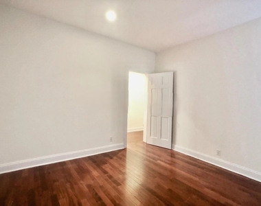 172nd Street,  Ft Washington Avenue - Photo Thumbnail 5
