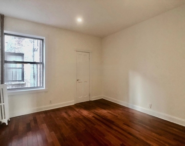 172nd Street,  Ft Washington Avenue - Photo Thumbnail 4
