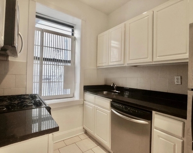 172nd Street,  Ft Washington Avenue - Photo Thumbnail 2