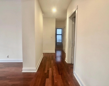 172nd Street,  Ft Washington Avenue - Photo Thumbnail 3