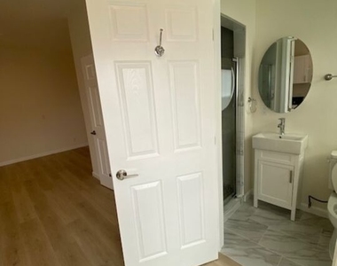 814 S Hobart Boulevard - Photo Thumbnail 10