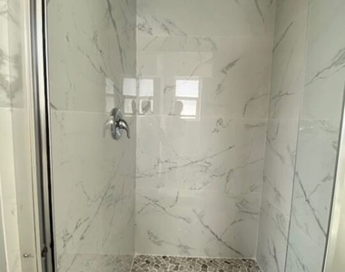 814 S Hobart Boulevard - Photo Thumbnail 12