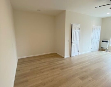 814 S Hobart Boulevard - Photo Thumbnail 3