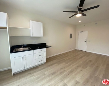 814 S Hobart Boulevard - Photo Thumbnail 16