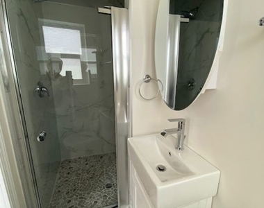814 S Hobart Boulevard - Photo Thumbnail 13