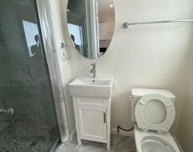 814 S Hobart Boulevard - Photo Thumbnail 14