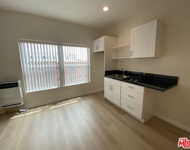 814 S Hobart Boulevard - Photo Thumbnail 6
